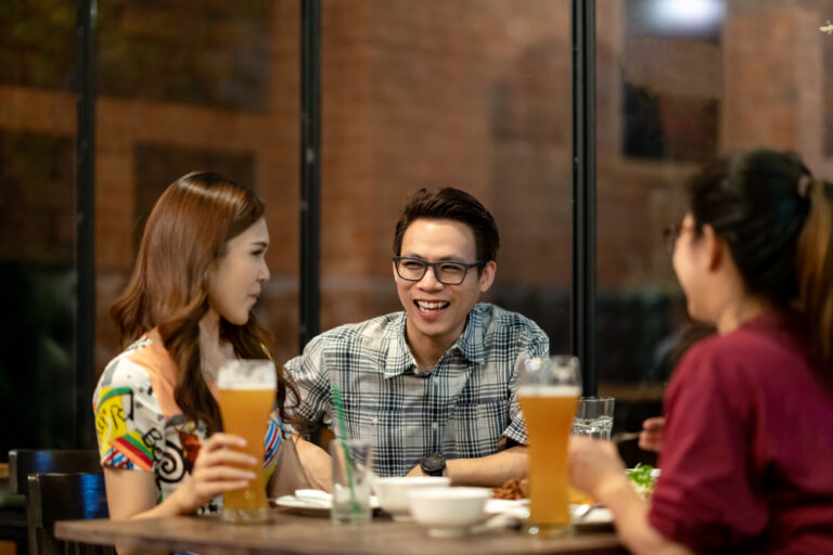 【これって脈ナシ？】酔った勢いでキスやセックスをしてくる男性の心理とは
