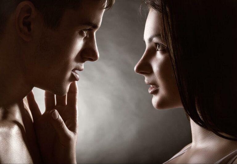 キスだけで勃起する彼の心境とは？男を興奮させるエロめのキス方法も紹介