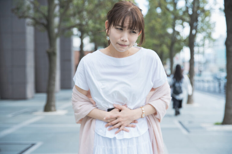オナニー後に腹痛になるのは病気？男女別の原因や改善方法を解説