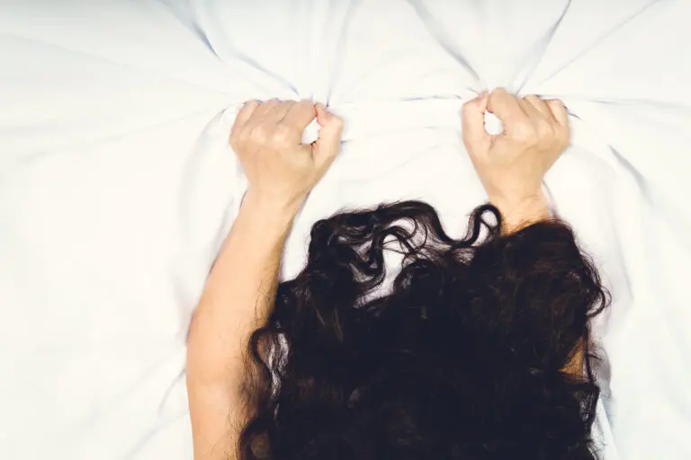 ポルチオの場所ってどこ？中イキできる開発法や刺激を与える際の注意点を解説