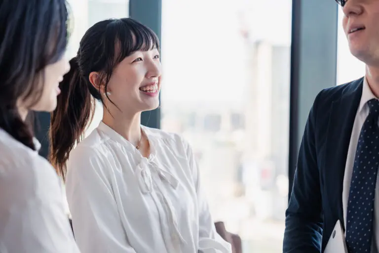 思わせぶりな態度を取る男女の心理とは？恋愛の本気度の測り方や対処法も紹介