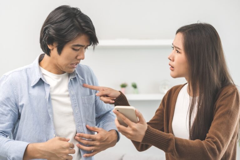 浮気性の男性の心理&特徴とは？彼の浮気癖を治す方法を徹底解説