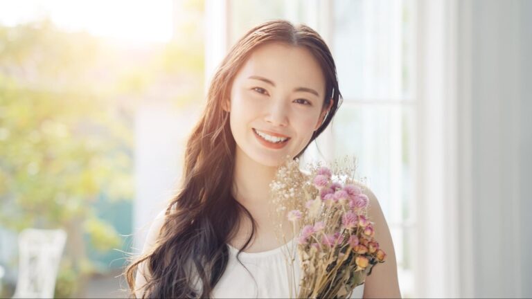 雰囲気美人の特徴とは？見た目や内面から出る美しさの身につけ方を解説