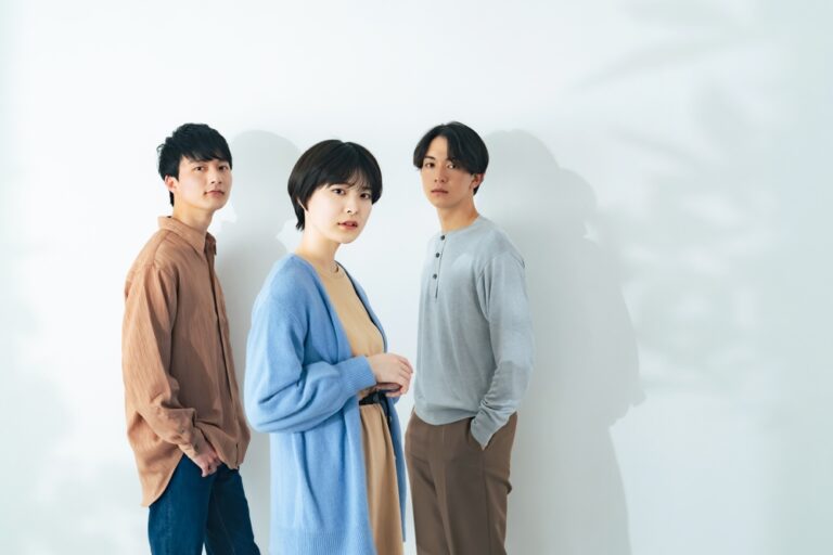 三角関係とは？よくある3つのパターンと対処法をわかりやすく解説