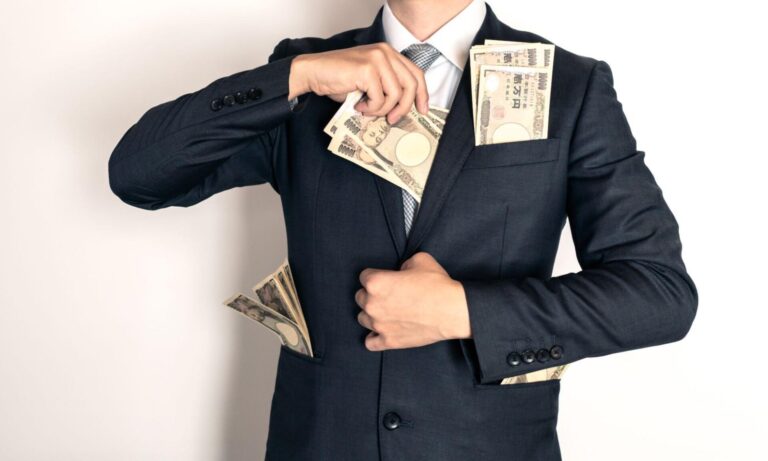 ケチな男の特徴とは？せこいお金の使い方をする心理や見分けるコツを解説