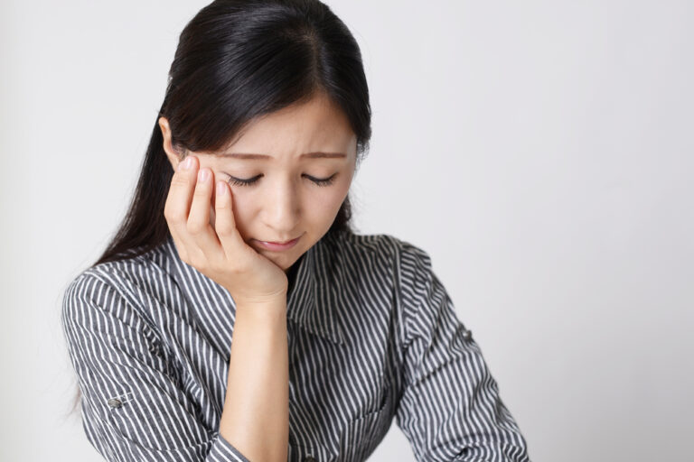 恋愛恐怖症とは？恋愛に臆病になってしまう原因や克服する方法を解説