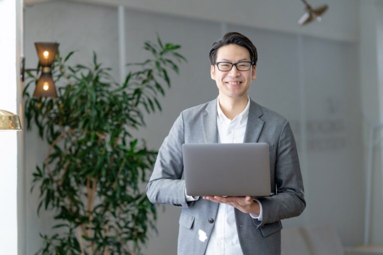 上司を好きになったことはある？上司へのアプローチ方法と注意点を解説